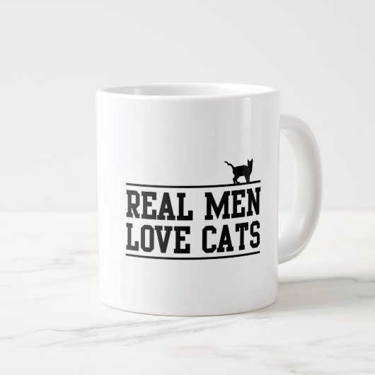 Tasse Géante Les vrais hommes aiment les chats (Devant droit)