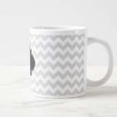 Tasse Géante Monogramme de Quatrefoil noir gris clair (Droite)