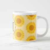 Tasse Géante Monogramme personnalisé, avec tournesol jaune. (Droite)
