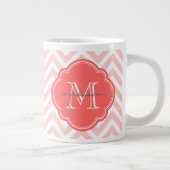 Tasse Géante Monogramme personnalisé Chevron rose clair et cora (Droite)