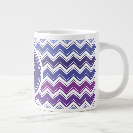 Tasse Géante Motif de zigzag tribal de Chevron dans bleu et (Droite)