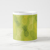 Tasse Géante Motif d'ensemble d'ananas sur le vert (Devant)