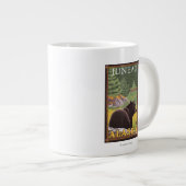 Tasse Géante Ours noir en forêt - Juneau, Alaska (Devant droit)