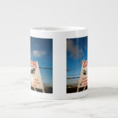 Tasse Géante Panneau d'avertissement près d'aéroport de St (Devant)