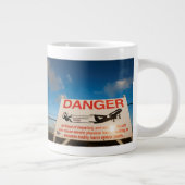 Tasse Géante Panneau d'avertissement près d'aéroport de St (Droite)