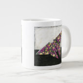 Tasse Géante Papillon Origami sur papier floral (Devant droit)