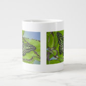 Tasse Géante Papillon sur fond vert (Devant)