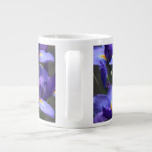 Tasse Géante Personnalisé floral, iris violet, ajouter nom/init (Dos)