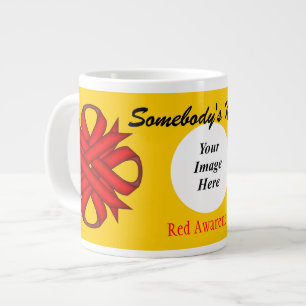 Tasse Géante Ruban rouge de trèfle Modèle par Kenneth Yoncich