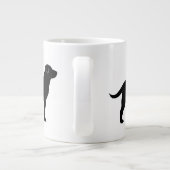 Tasse Géante Silhouettes de chien de trieur noir du Labrador (Dos)