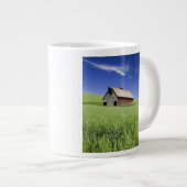 Tasse Géante USA, Washington, Old Red Barn au printemps (Devant droit)
