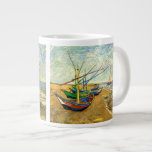 Tasse Géante Van Gogh Bateaux de pêche sur la plage de Saintes<br><div class="desc">Bateaux de pêche sur la plage de Saintes Maries par Vincent van Gogh est une peinture maritime de post impressionnisme d'art vintage. Une scène marine océanique avec plusieurs voiliers de pêche sur une plage en France surplombant la mer avec plus de bateaux voiliers. À propos de l'artiste : Vincent Willem...</div>