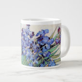 Tasse Géante Vase Still Life avec Irises par Vincent van Gogh (Devant droit)