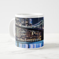 Vue de la réflexion de pont de Brooklyn de New
