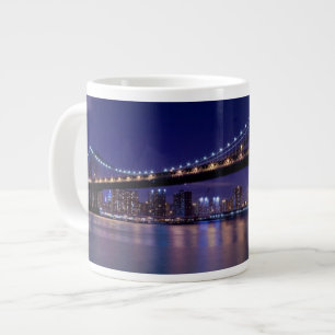Tasse Géante Vue de pont de Manhattan la nuit