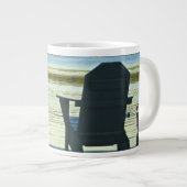 Tasse Géante Vue des chaises d'Adirondack dans l'Adirondacks, (Devant droit)