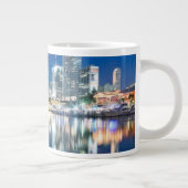 Tasse Géante Vue d'horizon avec la réflexion dans l'eau, Miami (Droite)
