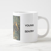 TASSE GÉANTE YOUNG SENTRY PAR BARBARA SULLIVAN (Droite)