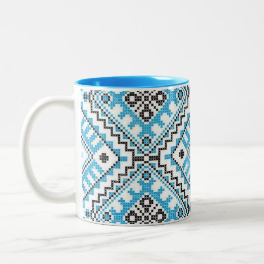 Tasse géométrique bleue de broderie de Vyshyvanka (Gauche)