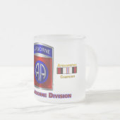 Tasse Givré 82e division aéroportée L'ancien combattant de l'I (Devant droit)