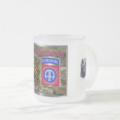 Tasse Givré 82e Sergent de division aéroportée (Devant droit)