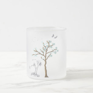 Tasse Givré Arbre avec fleurs sur Arrière - plan bleu