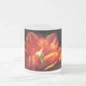 Tasse Givré Arrière - plan rouge tulipes foncé (Centre)