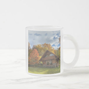 Tasse Givré automne doré, maison en bois dans les montagnes