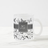Blanc victorien de noir de Flourish de papillon