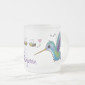 Tasse Givré Caricature de colibri d'abeille mignonne (Devant droit)