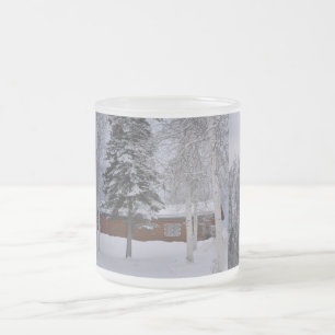 Tasse Givré Chutes de neige dans le parc de la cabane d'hiver