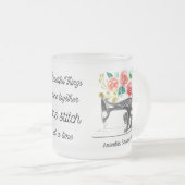 Tasse Givré Citation de machine à coudre noire florale (Devant droit)