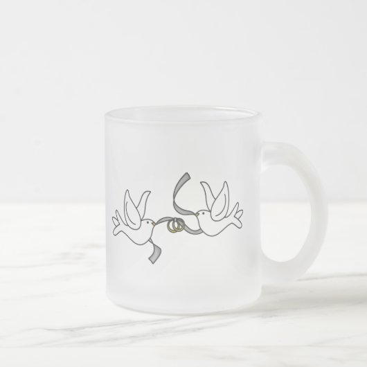 Tasse Givré Colombes de mariage avec des anneaux (Droit)