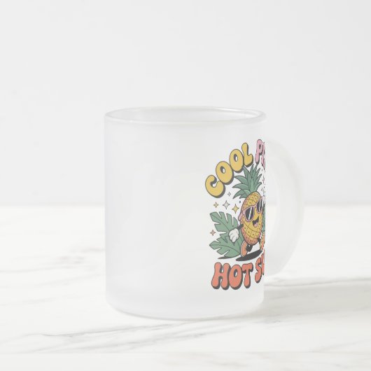 Tasse Givré Cool Pine Hot Sun Retro Pineapple Summer Vibes (Devant droit)