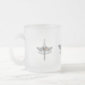 Tasse Givré Crâne ailé de combat avec Dagger (Gauche)