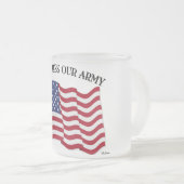 Tasse Givré DIEU BÉNISSE NOTRE ARMÉE avec le drapeau US (Devant droit)