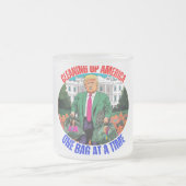 TASSE GIVRÉ DONALD TRUMP-NETTOYAGE DE L'AMÉRIQUE UN SAC À LA F (Centre)