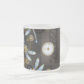 Tasse Givré Dragonflies de Steampunk sur arrière - plan rayé b (Devant droit)