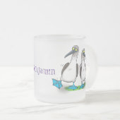 Tasse Givré Drôle, joyeux croquis à pieds bleus dansant dessin (Devant droit)