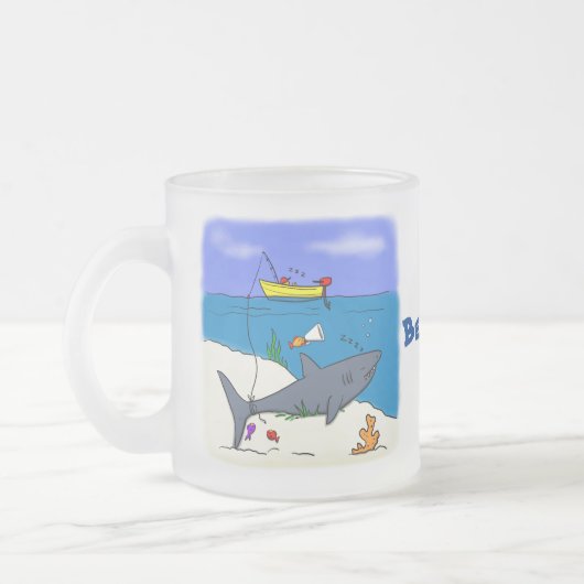 Tasse Givré Drôle requin couché et dessin animé de pêche (Gauche)