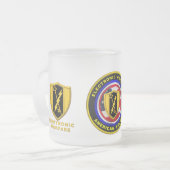 Tasse Givré Fière guerre électronique des anciens combattants  (Devant gauche)