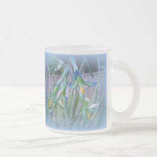 Tasse Givré Fleurs de bromeliade sur bleu