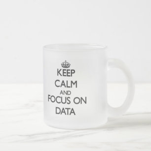 Tasse Givré Gardez le calme et le foyer sur des données