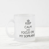 Tasse Givré Gardez le calme et le foyer sur mon soprano (Gauche)