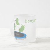 Tasse Givré Haricots verts mignons sur dessin animé trampoline (Devant gauche)