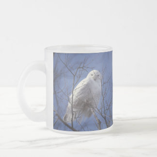 Tasse Givré Hibou de Milou - oiseau blanc contre un ciel bleu