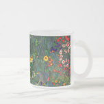 Tasse Givré Jardin aux fleurs Gustav Klimt<br><div class="desc">Mug de café en verre dépoli avec peinture à l’huile de Gustav Klimt Jardin avec tournesols (1907). Un beau jardin de tournesols et de belles fleurs bleues,  rouges,  violettes,  roses et blanches. Un grand cadeau pour les amateurs d'art Art Nouveau et autrichien.</div>
