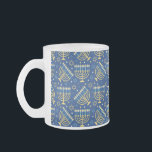 Tasse Givré Joyeux Hanoukka Etoile juive Menorah Bleu Chanukah<br><div class="desc">Joyeux Hanoukka, Chanukah, Menorah, fête des lumières, étoile juive, tasse bleue.</div>