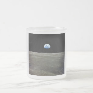 Tasse Givré La Terre depuis la Lune dans l'espace noir : lever