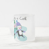 Tasse Givré Le patinage de pingouins est frais (Devant gauche)